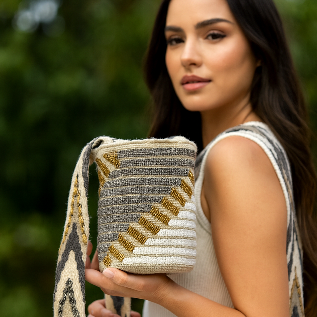 ClaudiaG Lush Kankuamo Small Mochila #19 Strap Drop 18"