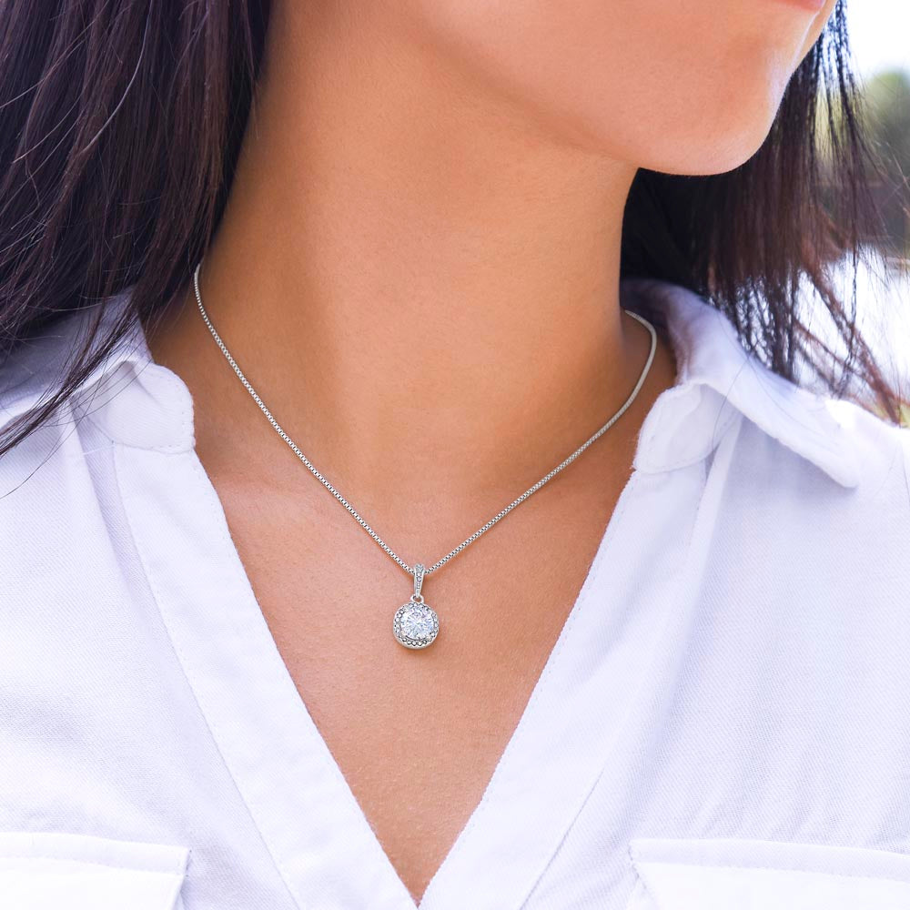 “Eternal Hope Necklace – Classic Elegance for Every Occasion”