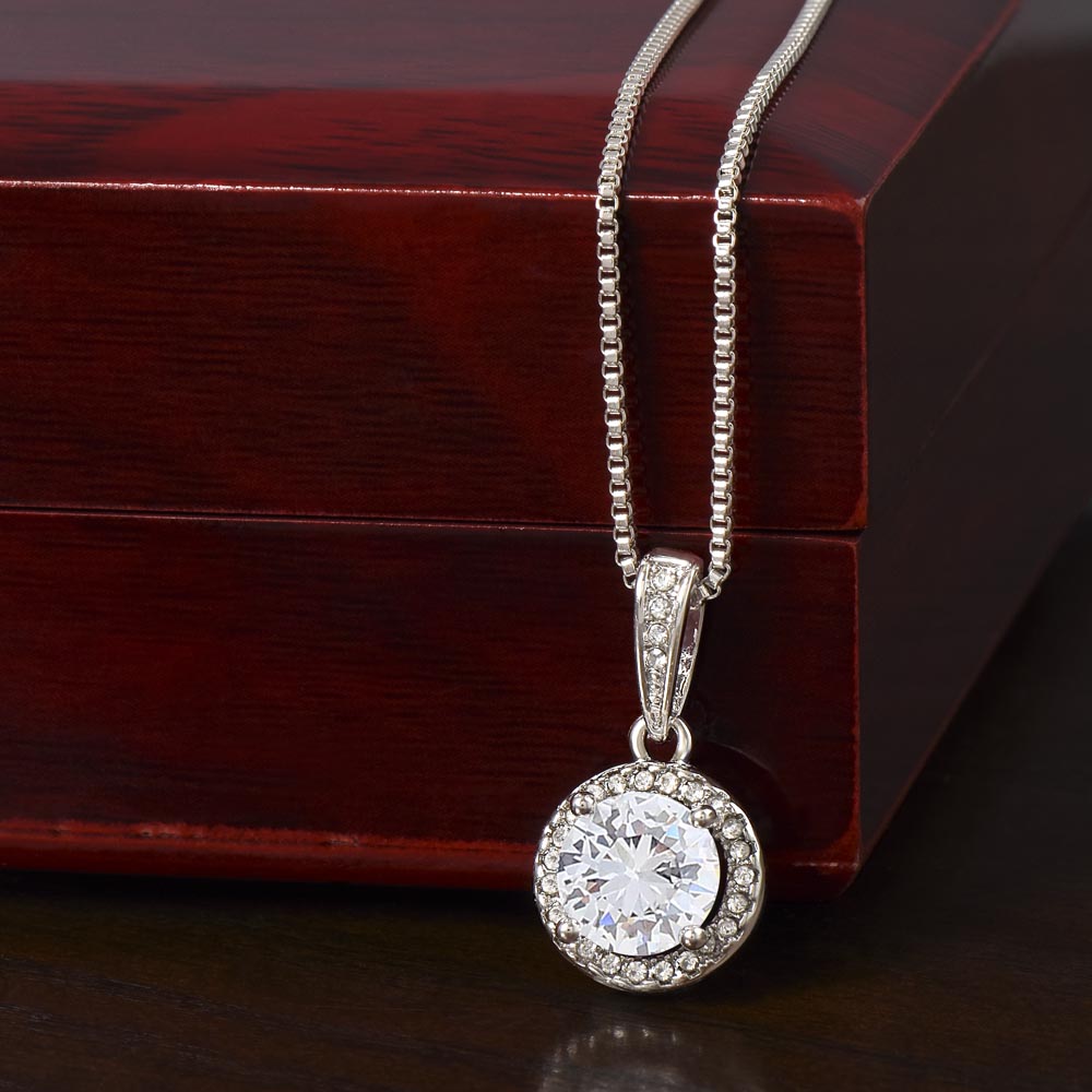 “Eternal Hope Necklace – Classic Elegance for Every Occasion”
